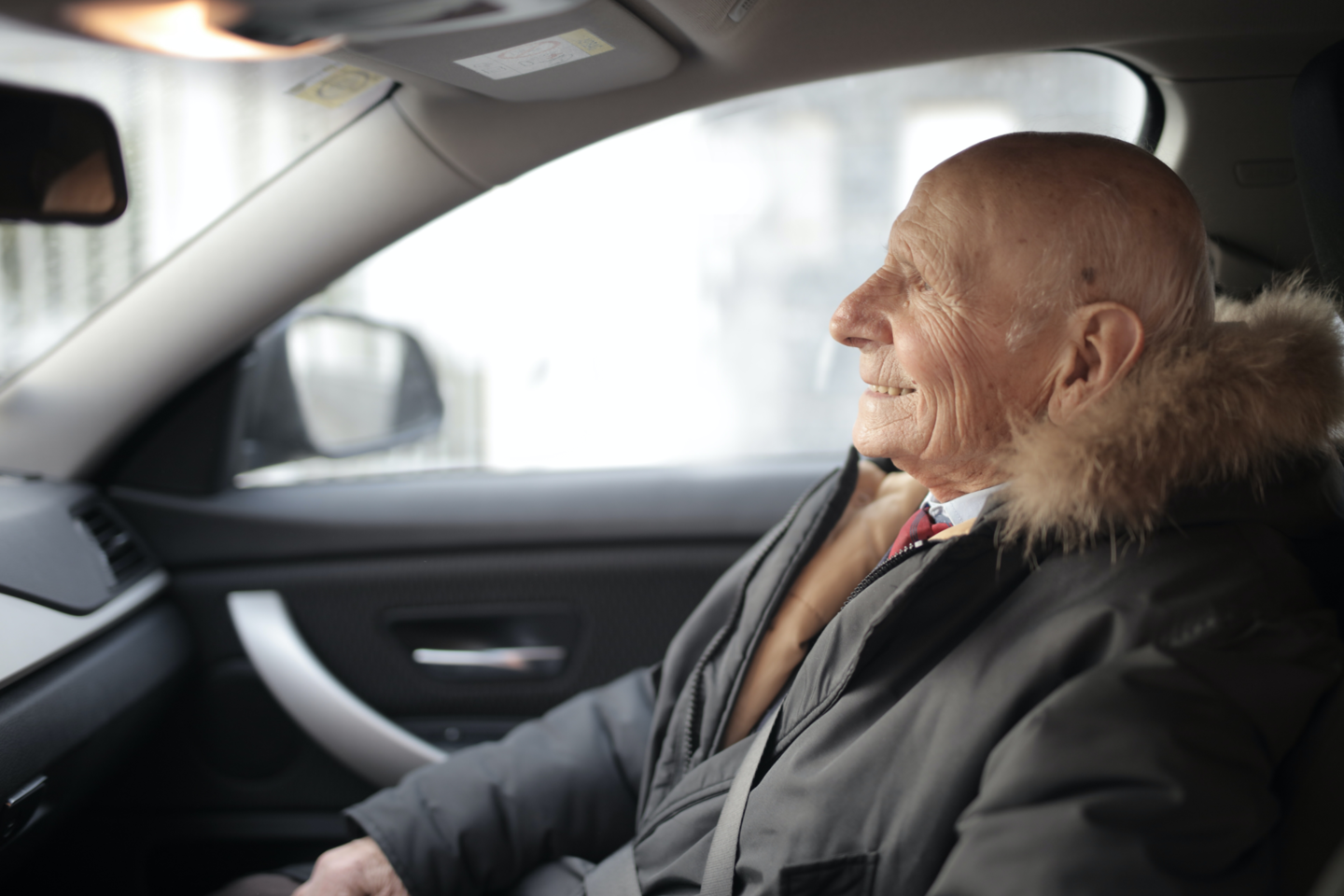 Transports de personnes âgées avec votre chauffeur Bluebird à Bordeaux et ses environs 